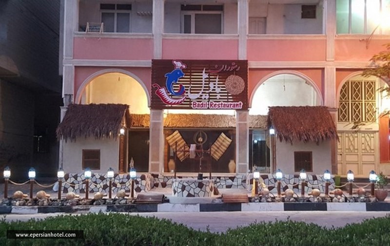 رستوران بادیل قشم با غذاهای محلی